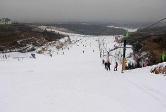 晋祠龙山滑雪场