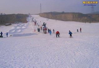 卧龙山滑雪场