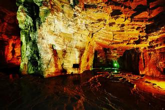 利川团堡大型石岩洞穴